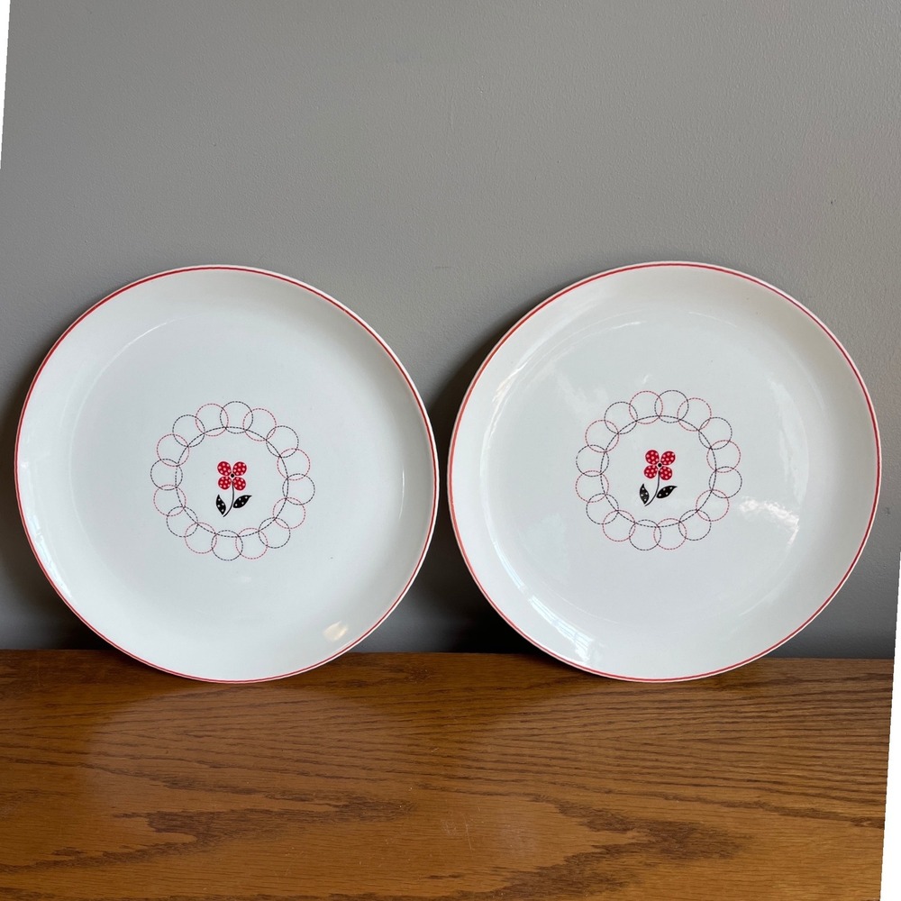 Vintage MCM Calico by Salem 10" Plates Set of‎ 2 Red Black Floral Cottagecore